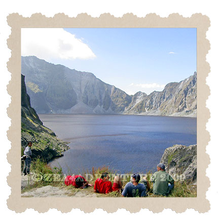 pinatubo-crater