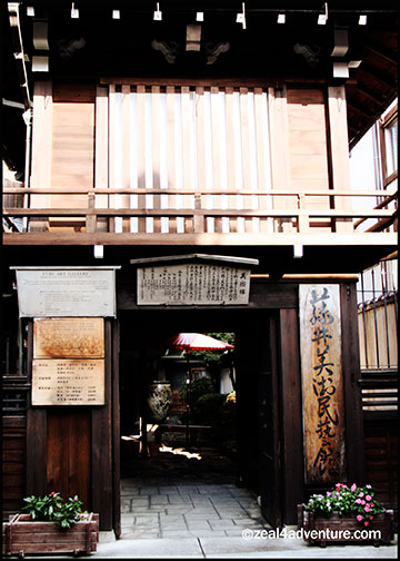restaurant-in-traditional-building