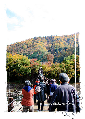 Ogimachi-crossing-the-shogawa-river
