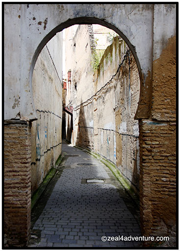winding-alleyway