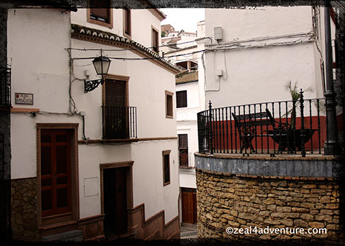 Setenil-narrow-hilly-roads-2