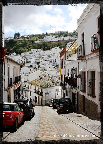 Setenil-narrow-hilly-roads