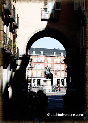 plaza-mayor-arch