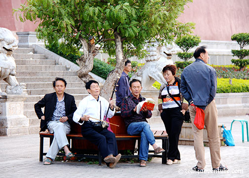 locals-socializing-2