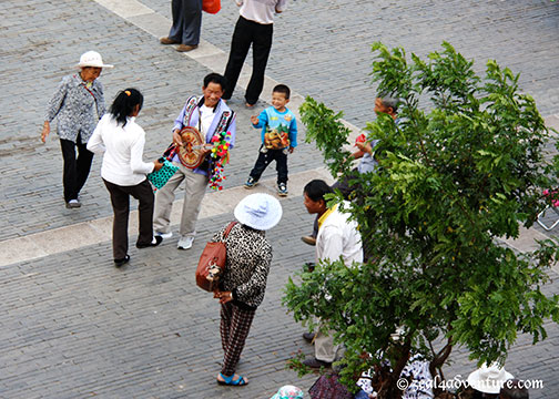 locals-socializing-3