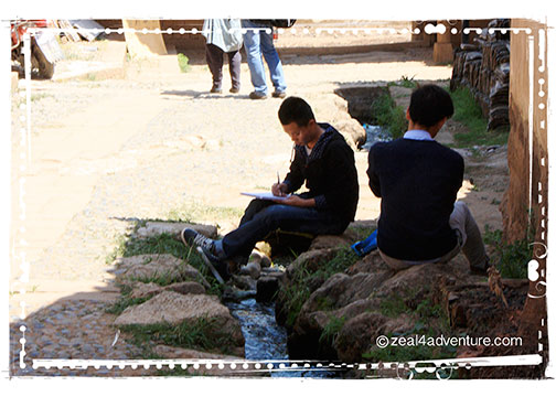 art-students-on-a-field-trip